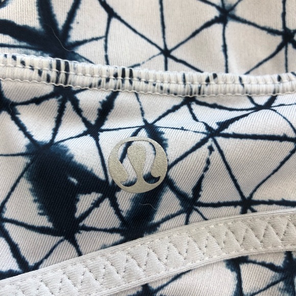 Cropped lululemon pants in size 4 - Picture 4 of 4